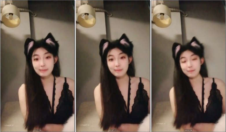 江苏小情侣，【鸭鸭是个M】，居家自拍性爱，甜美女神级，肤白貌美