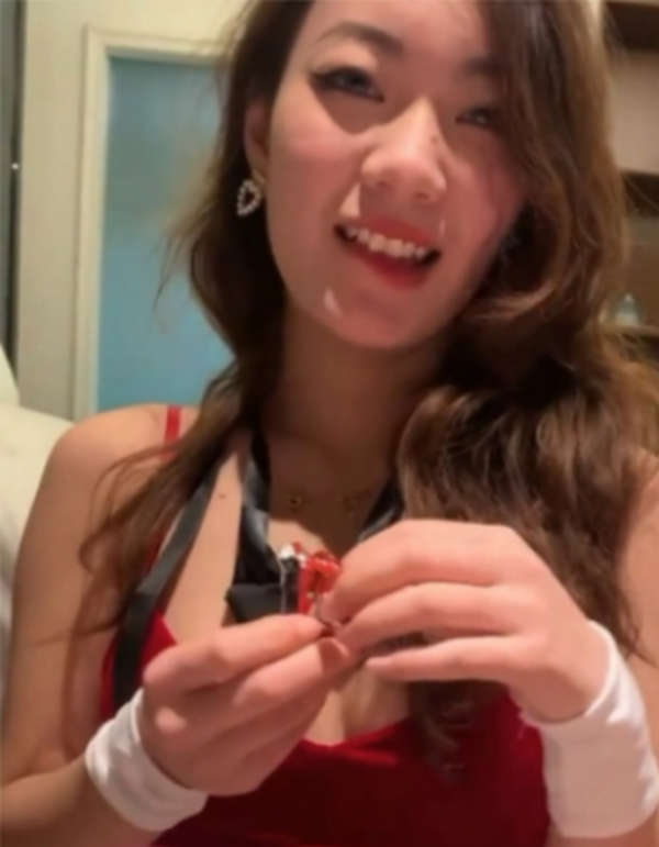 【云盘高质露脸泄密】又美又骚活儿又好，极品骚浪贱小母狗各种性爱(22V)