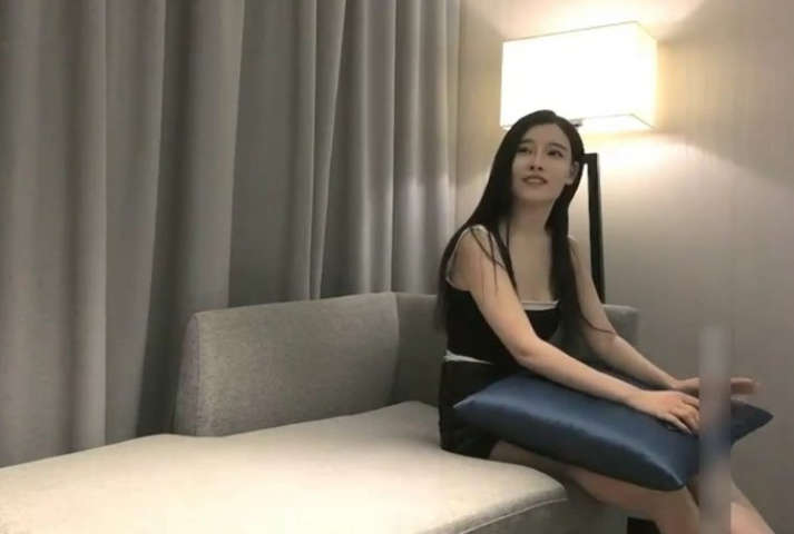 约高颜值白皙甜美御姐到酒店极品撩人风情
