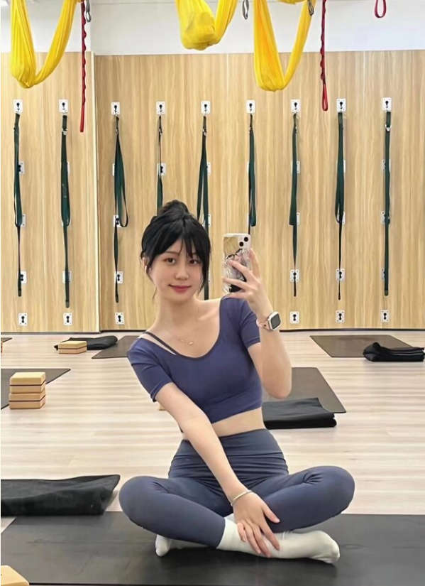情侶手機原檔泄密】白虎嫩妹是真的嫩