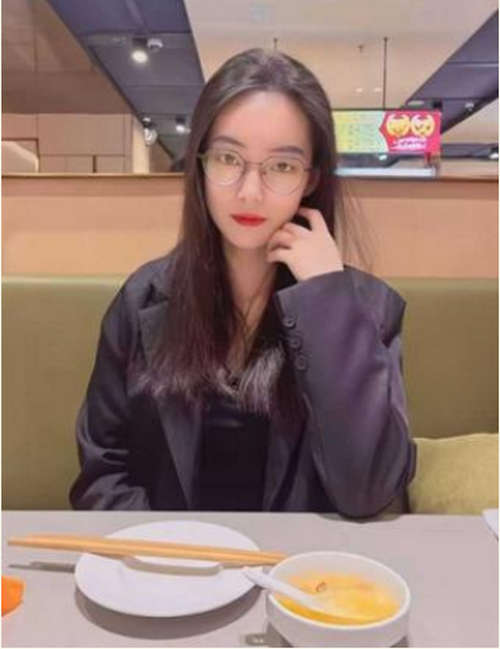 超美眼镜嫩妹情侣私拍被男友驯化调教