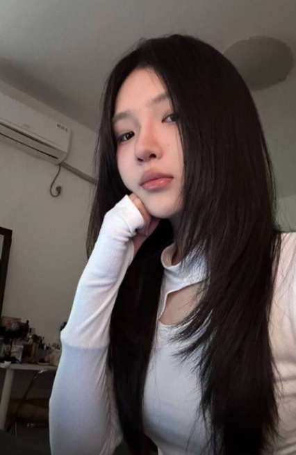 四位高颜值甜妹被绿帽男友金主爸爸泄密 五万三天的超极品伴游美女[4V/51P/1.4G]