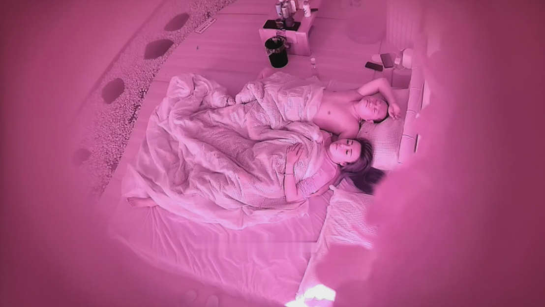 酒店偷拍胖大款和漂亮情妇幽会❤️先睡一觉吃饱和足再好好干一炮
