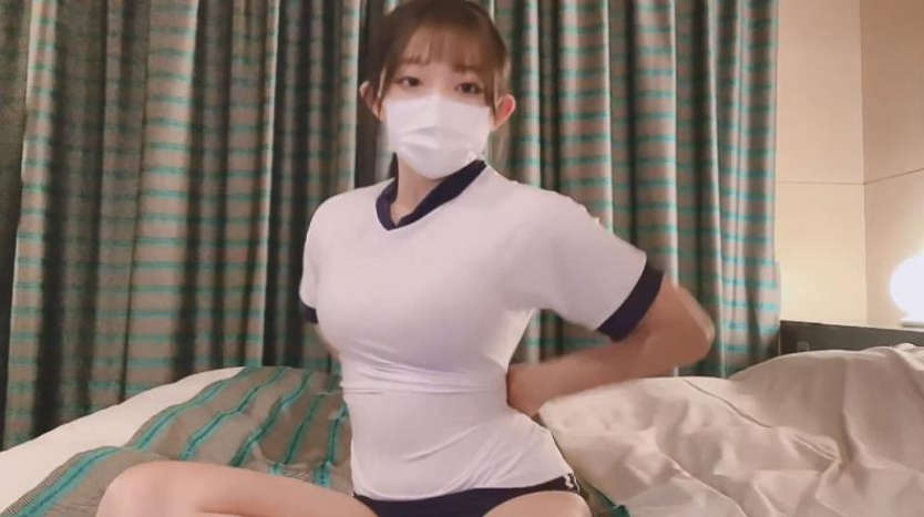 【外网精选❤️极品小仙女】国外约炮大神▌kuhuhu▌18岁女孩身穿学校体育服高潮迭起