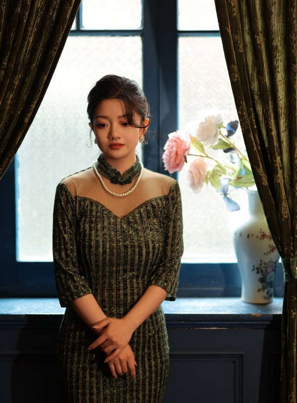 网络真实泄密！97年婚纱少妇露脸性爱自拍重磅流出，生活照与私下极度反差[22V/630M]