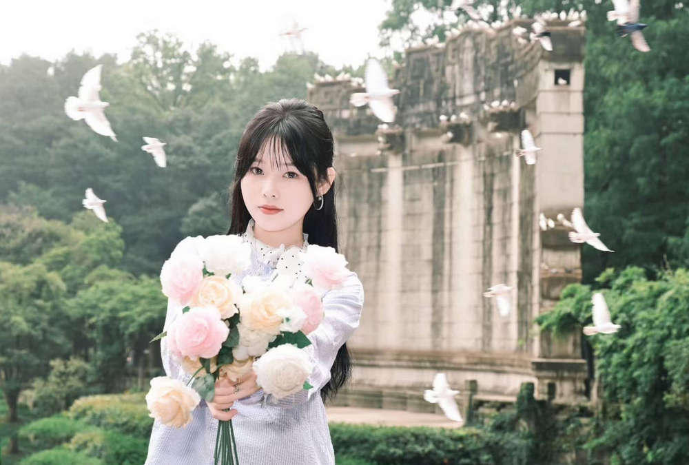 山东情侣流出，反差母狗车震吐舌头一脸狗样，女上直坐边允吸手指边表情诱惑真是欠C[12V/4P/1.8G]