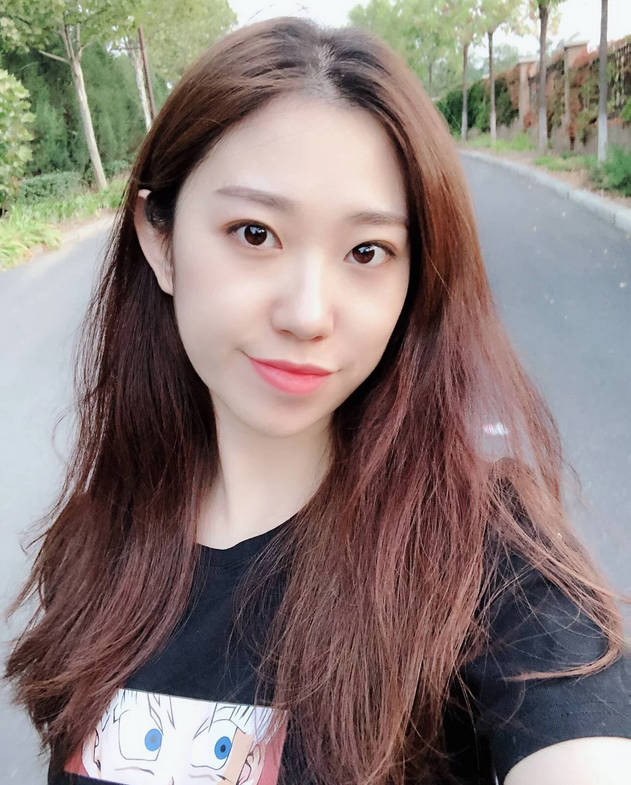 【苹果原相机】超高颜值极品清纯女大，极品颜值肤若凝脂，皮肤白嫩，反差感爆棚[19V/13P/547M]