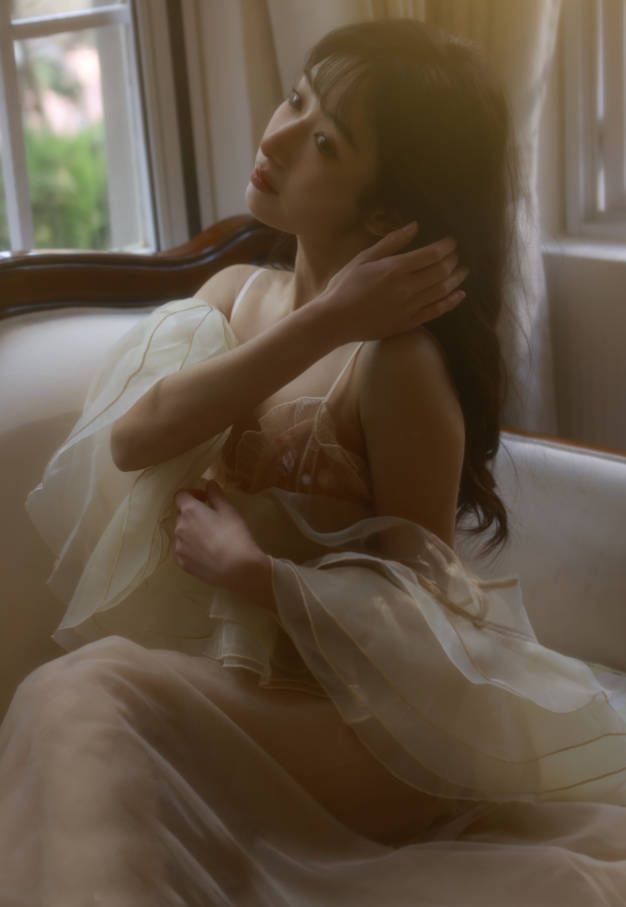 清纯女神苗X 早期擦边写真 唯美不失尺度[1601P/1V/3.23G]