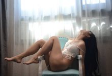 顶级模特，学生妹兼职【苗程程】大尺度摄影，玉体横陈微单拍摄，超清画质欣赏少女胴体