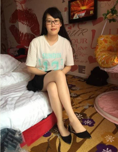 東南大學絲襪眼鏡反差學妹與男友甜蜜私拍視圖完整大合集，內容相當燃了