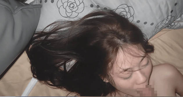网络流出 白嫩苗条露脸女大长得挺不错，还穿黑丝啪啪[7V/1.8G]