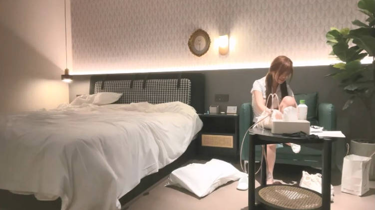 长得像村长的新晋直播探花许墨酒店约炮白袜女仆装学生兼职妹