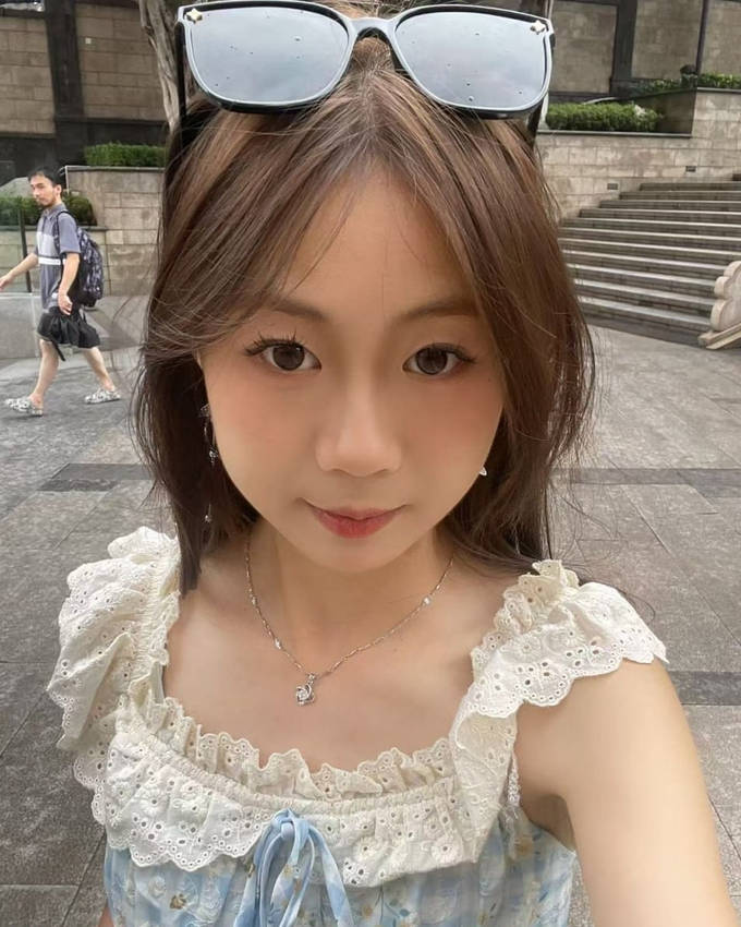 【原相机泄密】高颜值美眉露脸性爱自拍，被男友疯狂调教[7V/4P/1.41G]