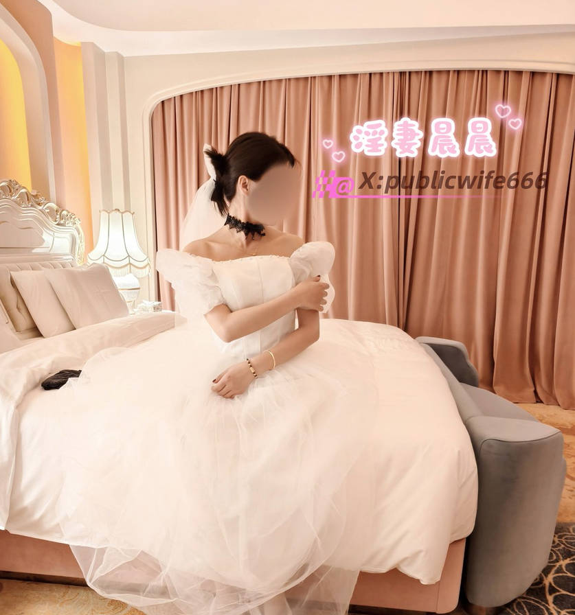 极品淫妻【淫妻晨晨】SVIP福利婚纱新娘足球宝贝[350P/6V/2.39G]