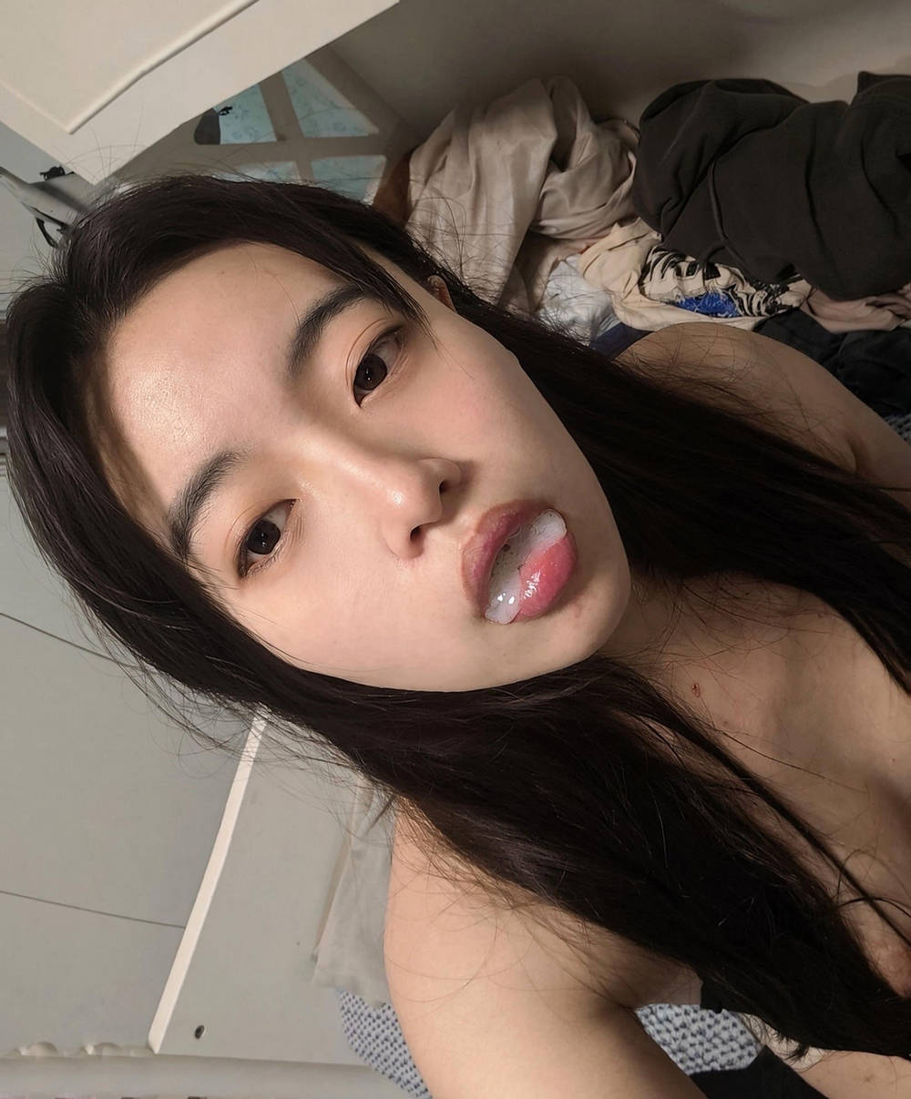 【原档泄密】广东气质少妇灰针织背心奶头露出被正面抽插 黑吊带黑丝开腿躺着被压着口含真实感拉满[11V/16P/1.78G]